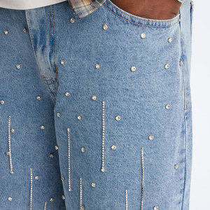 Pantalones cortos de mezclilla para hombre Lupin: Fabricante de mezclilla, cintura doble personalizada, rodillas con diamantes y pedrería, estilo cargo holgado. - Product Image 6