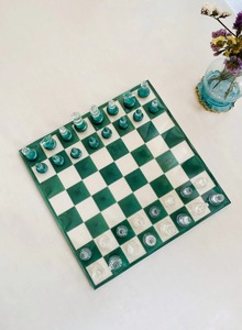 Ensemble d'échecs moderne de luxe personnalisé en résine époxy, pièces d'échecs pigmentées de haute qualité en turquoise clair, décoration pour la maison - Product Image 4