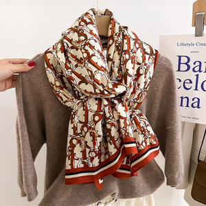 Écharpes, châles, hijabs musulmans et étoles en coton de luxe, unis ou à motifs floraux, respirants et doux pour femmes - Product Image 5
