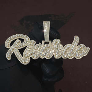 Colgante de Lujo Personalizado con Nombre en Oro y Moissanita Blanca, Joyería Hip Hop Bling Ice - Product Image 1