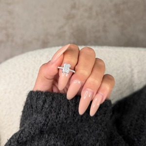 แหวนหมั้นเพชรทรงรัศมี 2.50 กะรัต เพชรเลี้ยงในห้องปฏิบัติการ ทองคำขาว 14k ประดับเพชรรอบวงแบบซ่อน พร้อมใบรับรอง - Product Image 3