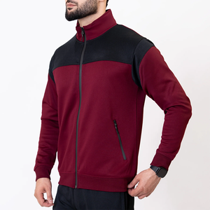 Ensemble de survêtement décontracté imprimé pour homme Urban Core, confortable et respirant, personnalisable en gros, avec logo frontal, coupe classique - Product Image 4