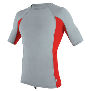 เสื้อแรชการ์ดแขนสั้นผู้ชาย พิมพ์โลโก้ด้านหน้า UPF50+ แห้งเร็ว 100% ผ้าฝ้าย เป็นมิตรกับสิ่งแวดล้อม ระบายอากาศได้ดี - Product Image 4