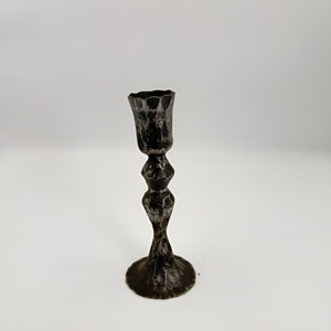 Candelabro de Metal Facetado Vintage Hecho a Mano, Portavelas Cónico de Hierro Forjado Rústico, Precio Directo de Fábrica por R B Overseas - Product Image 3