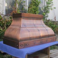 Hotte de cuisine en cuivre de style vintage, conçue pour les cuisines résidentielles, avec un débit d'air supérieur et des détails élégants faits à la main