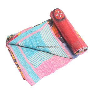 Couvre-lit matelassé Kantha indien vintage en coton fait main pour usage hôtelier, toutes saisons, lavable - Product Image 1