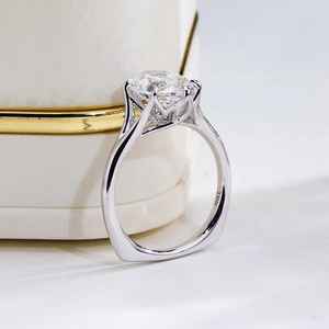 Bague signet ovale en moissanite scintillante pour femme, en argent 925 original, bijoux fins au design unique, cadeau charmant pour partenaire - Product Image 4