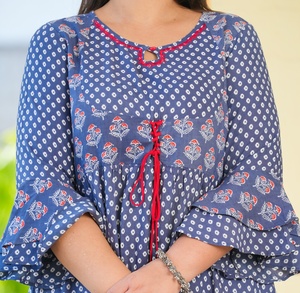 Kurti Anarkali de Rayón con Cuello Keyhole para Mujer, Tallas Grandes, Estampado Floral, Mangas Acampanadas, Ajuste Holgado, Ropa Casual, Color Gris - Product Image 2
