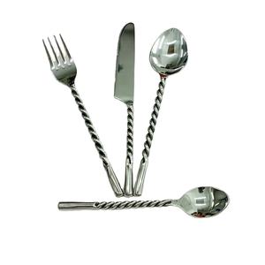 Juego de cubiertos con mango de diseño retorcido, cubiertos únicos de acero inoxidable con espejo para el hogar, restaurante y comedor de bodas - Product Image 1