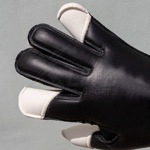 Gants de gardien de but de football personnalisables, nouveau modèle, logo personnalisé, paume en latex avec dos en mousse, fermeture de poignet réglable et sécurisée, pour l'extérieur - Product Image 3