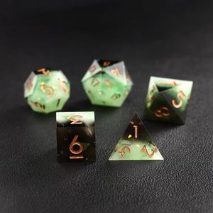 Ensemble de dés DND vert et noir, dés en résine de jade verte à bords tranchants, ensemble de dés D&D pour cadeaux, dés polyédriques pour Dungeons and Dragons - Product Image 3