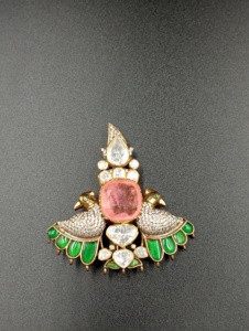Broche Paon Plaqué Or Argenté avec Zircon Cubique Rose et Pierres Vertes – Accessoire Unisexe pour Vêtements, Fêtes, Mariages, Fiançailles, Cadeau - Product Image 3