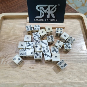 Dés en os de buffle naturel, artisanat naturel, dés de jeu carrés faits à la main pour jeux de société, jeux de rôle et ensembles de jeux de collection - Product Image 6
