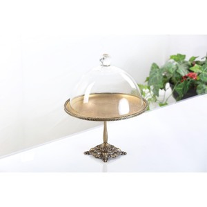 Support à gâteau rond en verre avec base dorée et couvercle en dôme, réutilisable pour servir des desserts - Product Image 3