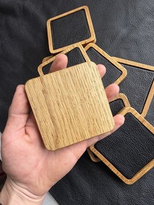 Posavasos Cuadrados Modernos de Madera TIMELESS CRAFT con Inserto de Cuero Negro, Resistentes al Calor y Ecológicos, para Proteger Tazas de Té y Café - Product Image 5