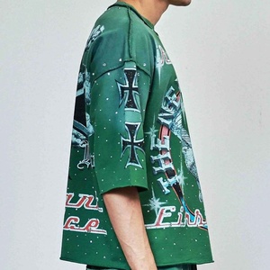 เสื้อยืดแขนสั้นพิมพ์ลายกราฟิก Y2K ประดับเพชรเทียมทรงโอเวอร์ไซส์ ผ้าคอตตอนหนานุ่ม สวมใส่สบาย พร้อมกางเกงขาสั้น ชุดเซ็ตขายส่ง - Product Image 4
