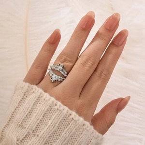 Anneau de mariage et de fiançailles de qualité supérieure en moissanite 925, forme couronne, en argent sterling plaqué or jaune et or blanc. - Product Image 6