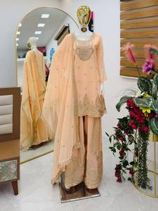 Traje Sharara de Diseñador Fox Georgette con Bordado de Lentejuelas Pesadas, Top y Dupatta Completamente Cosidos - Product Image 2