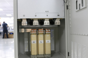 Convertidor de Frecuencia VFD Trifásico de Alto Rendimiento, Gabinete de 380V CA para Actualización de Motores y Equipos Comerciales - Product Image 6