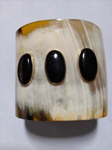 Brazalete de Cuerno de Búfalo Natural Hecho a Mano de Primera Calidad, Artesanal, Impermeable, Color Personalizado, Estilo Rústico Moderno, Elegante y a la Moda - Product Image 4