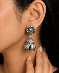 Boucles d'oreilles pendantes fantaisie ethniques plaquées argent antique en gros pour femmes, forme personnalisée, directement de l'usine de Bollywood - Product Image 2