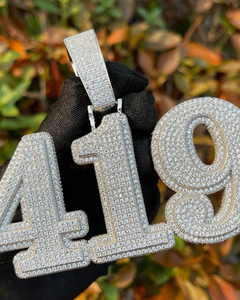 เครื่องประดับฮิปฮอปสุดหรูสั่งทำพิเศษ เงินแท้ 925 ประดับเพชรโมอิสซาไนต์ VVS ระยิบระยับ จี้ตัวอักษรหรือตัวเลขสำหรับผู้ชาย - Product Image 1