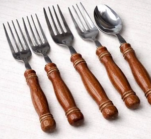 Couverts de qualité supérieure en acier inoxydable, vaisselle et articles de table avec manche en bois pour la maison et l'hôtellerie à bas prix - Product Image 1