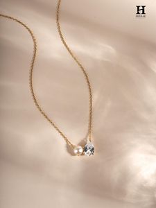 Collar Minimalista con Colgante de Diamante Cultivado en Laboratorio con Corte de Pera y Perla en Oro de 14k, Joyería de Lujo con Certificación IGI para Mujer - Product Image 2