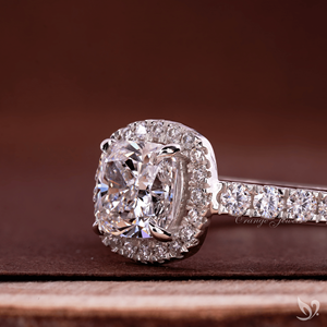Anillo de compromiso de oro blanco de 10K con halo de diamantes cultivados en laboratorio de corte cojín de 1 quilate, certificado IGI, con banda pavé - Product Image 2