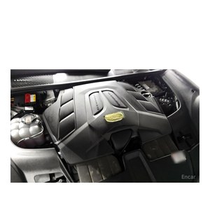 Porsche Cayenne 3.0 Coupé 2024, 63,494 km, Volante a la Izquierda, Caja de Cambios Automática, Asientos de Cuero con Cámara Trasera - Product Image 6