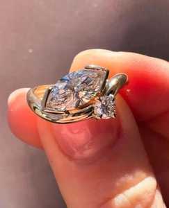 Anillo Solitario Moderno de Oro Sólido de 14K con Diamante de Corte Marquesa de 3.00CT y Tallo Ondulado, Cultivado en Laboratorio, para Bodas, Fiestas y Eventos Especiales - Product Image 1