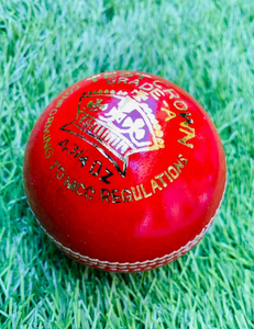 ลูกคริกเก็ต Test Crown เกรด A น้ำหนัก 4 3/4 ออนซ์ ได้มาตรฐาน Mcc รุ่น Royal Style สำหรับการแข่งขัน ขนาดสำหรับผู้หญิง - Product Image 5