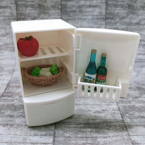 บ้านตุ๊กตา1:12ตู้เย็นสีขาวเฟอร์นิเจอร์โมเดลการ์ตูนบ้านตุ๊กตาจิ๋วของเล่นทำจากพลาสติก - Product Image 4