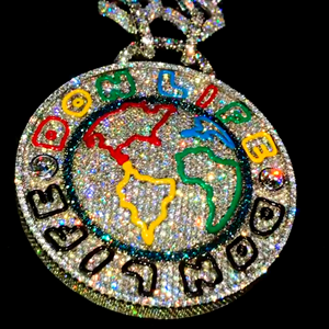 Colgante de Lujo con Mapa del Mundo con Diamantes, Estilo Hip Hop, con Esmalte de Color Personalizado y Circonitas Cúbicas - Product Image 1