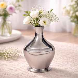Impresionante Florero Plateado con Cuerpo Redondeado y Hinchado, Cuello Estrecho y Detalle de Banda Texturizada para una Hermosa Decoración Floral del Hogar - Product Image 1