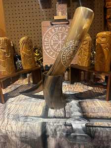 Cornes à boire en corne de buffle gravées à la main, écologiques et sur mesure, pour les magasins de fournitures vikings et les magasins de cidre, destinées à la revente - Product Image 3
