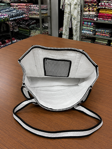 Bolso de mano de lona a rayas en blanco y negro para mujer, estilo bohemio vintage, estilo minimalista, para todas las estaciones, bolso de compras de invierno - Product Image 3