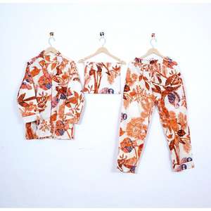 ชุดนอนผ้าฝ้ายพิมพ์ลายทรอปิคอลแบบแฮนด์บล็อกสำหรับผู้หญิง ชุดนอนนุ่มสบายสำหรับฤดูหนาว ของขวัญสุดเพอร์เฟกต์สำหรับผู้หญิง - Product Image 1