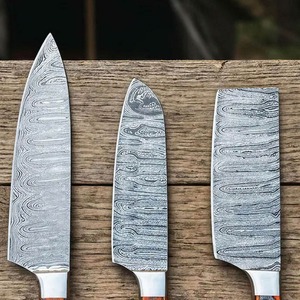 Couteau de cuisine et couteau d'extérieur faits à la main en acier Damas avec manche en bois - Product Image 3