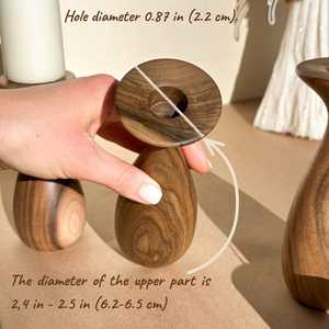 Portavelas de madera de acacia hechos a mano - Elegante centro de mesa que aporta calidez y encanto a los interiores de comedores. - Product Image 4