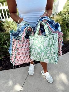 Bolsa de Compras Personalizada con Logotipo, Acolchada, de Algodón Floral, con Cierre, para el Uso Diario - Product Image 2
