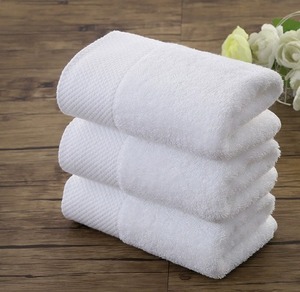 Serviette de toilette en coton pur de qualité supérieure, 550 GSM, pour hôtels, spas, centres de villégiature et usage domestique, disponible à un prix abordable - Product Image 1