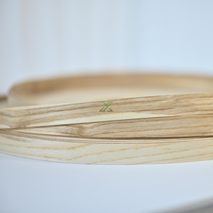 Chapa de Madera de Fresno Manchuriano Premium, Anillos de Crecimiento Densos y Profundos, Acabado Pulido de Alto Brillo, Material Duradero, Ideal para la Fabricación de Muebles Modernos - Product Image 1
