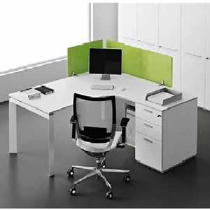 Escritorio de oficina contemporáneo en forma de L con divisor verde debajo de los cajones del escritorio y silla ergonómica para espacios de trabajo enfocados - Product Image 3