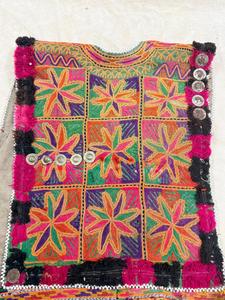 Collier de cou indien vintage fait main Banjara avec broderie et travail de miroirs, patch décoratif pour collier de cou Banjara à embellir - Product Image 3