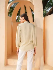 Top de Diseño Premium para Mujer, Talla Personalizada, Estilo Bordado en Beige con Rayón Texturizado, para Viajes Universitarios y Looks Urbanos - Product Image 4