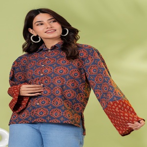 เสื้อเชิ้ตผู้หญิงสีน้ำเงินกรมท่าพิมพ์ลายดอกไม้สไตล์ชาติพันธุ์ลำลองติดกระดุมแขนกระดิ่ง - Product Image 1