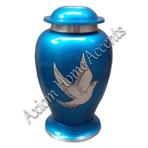 Urne de crémation en aluminium fabriquée à la main avec un design artistique unique Urne d'hommage parfaite par Axiom Home Accents - Product Image 4