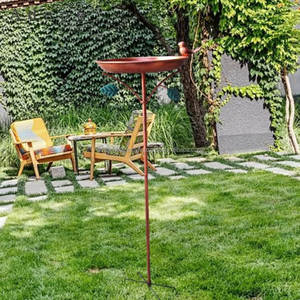 Baño para pájaros clásico de metal para jardín o patio trasero, diseño elegante, base resistente, atracción para aves, con recipiente para agua. - Product Image 1