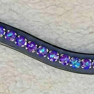 Diadema de Cuero de Primera Calidad para Caballo con Decoración de Cristales Azules y Morados para Equipo de Brida de Caballo Disponible en Oferta - Product Image 1